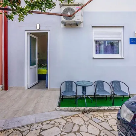 アパート Dora ##3 ツリクヴェニツァ